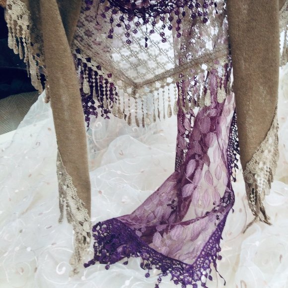 Victorian Styled Scarfs with Lace Detail - Picture 4 of 7